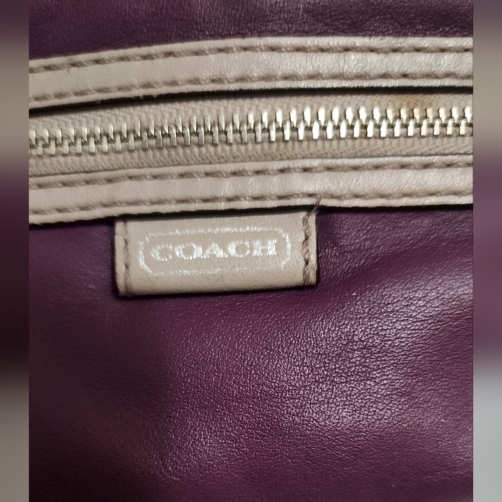🌷Vintage Coach Daisy Leather Double Wallet / Wrislet in Magenta and Purple🌷 - Picture 9 of 15